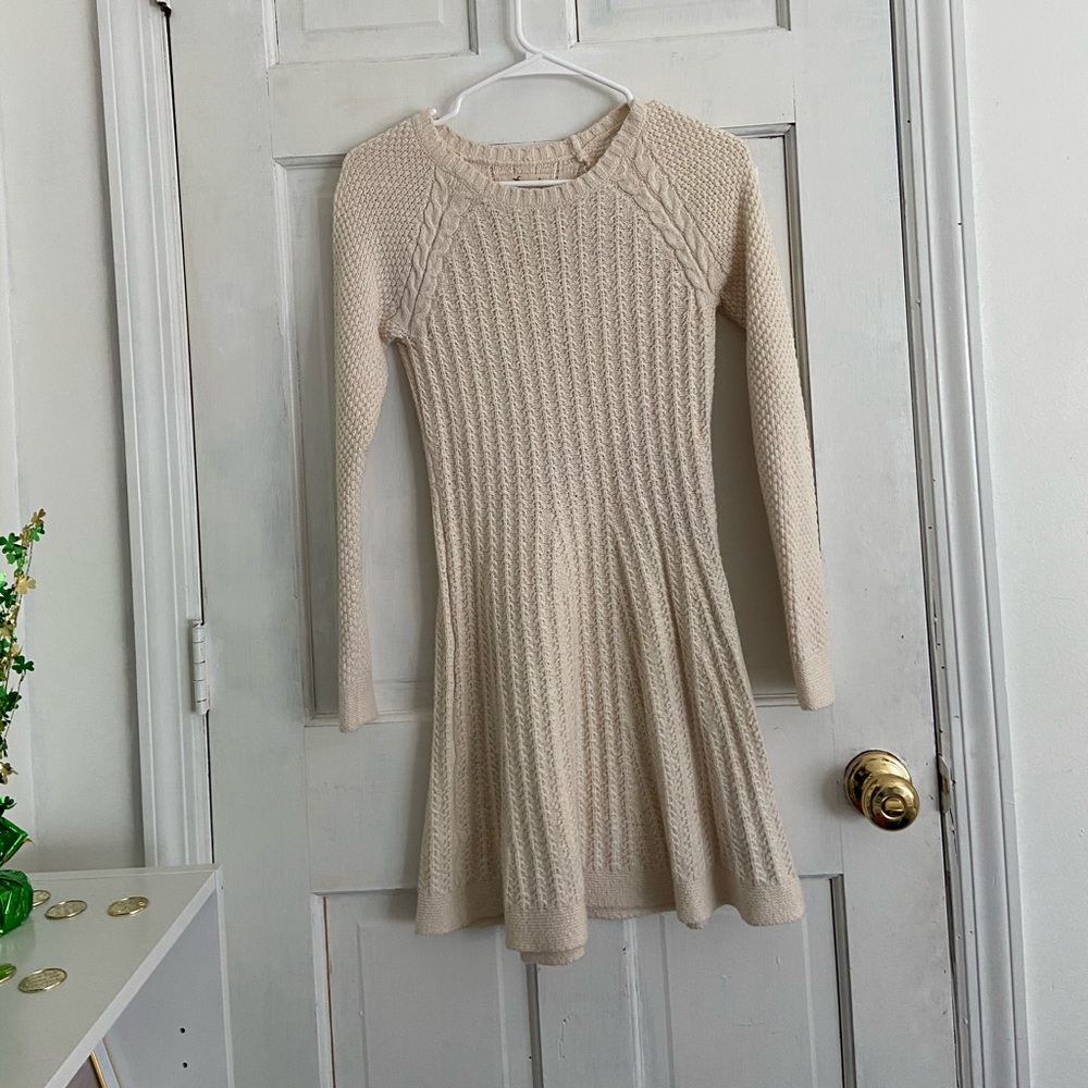 Long sleeved knitted dress